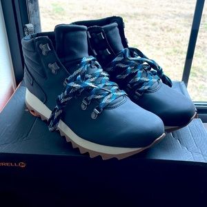 Women’s Merrell Alpine Hiker Boots 9.5